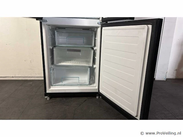 Freestanding fridge freezer hotpoint ffu3d x - afbeelding 3 van  3