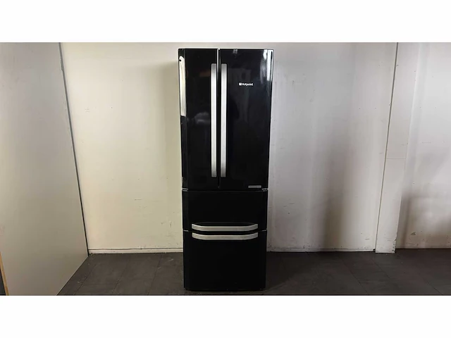 Freestanding fridge freezer hotpoint ffu4d k - afbeelding 4 van  6
