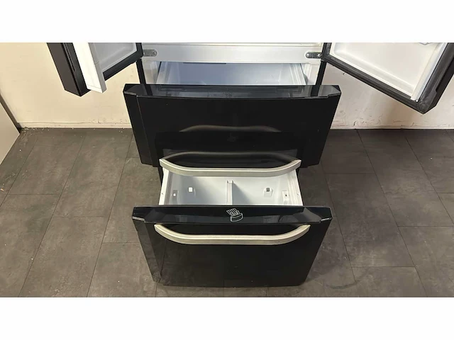 Freestanding fridge freezer hotpoint ffu4d k - afbeelding 6 van  6