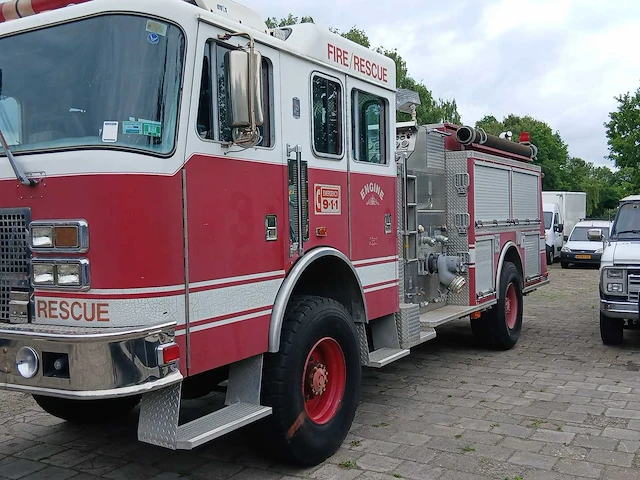 Freightliner - brandweerwagen - afbeelding 2 van  10
