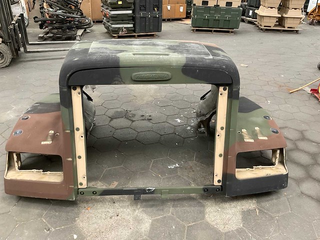 Freightliner vrachtwagen motorkap - afbeelding 2 van  8