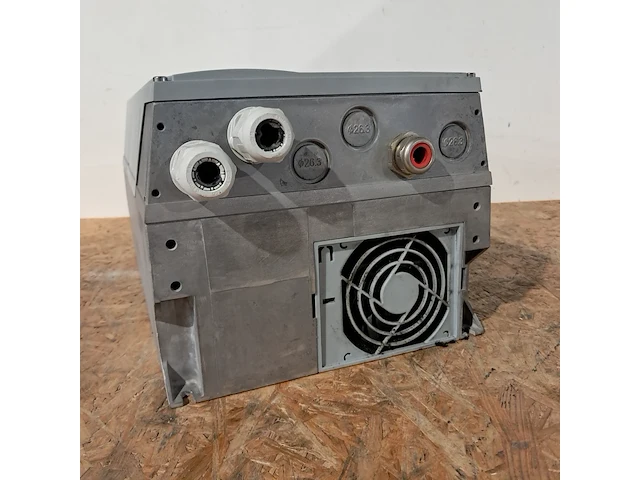 Frequentieregelaar 5.5kw, danfoss, 131b4224 fc-102, grijs / chroom - afbeelding 4 van  5