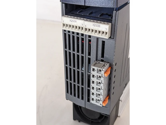 Frequentieregelaar bonfiglioli, vectron active acu 410-15 2 fa - afbeelding 8 van  8