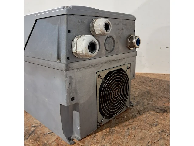 Frequentieregelaar, danfoss, 11kw 131b1277 fc-102p11kt4e55h - afbeelding 3 van  4