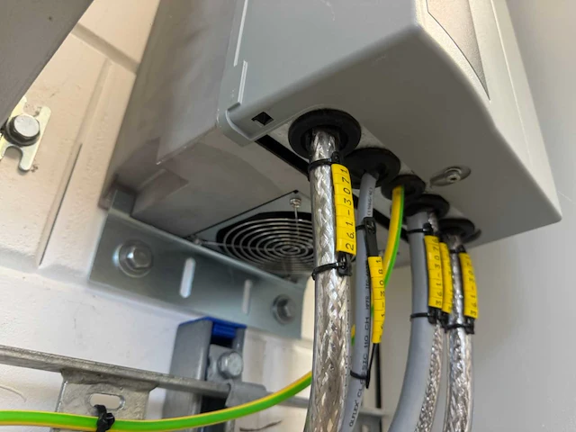 Frequentieregelaar met schakelpaneel - afbeelding 4 van  8
