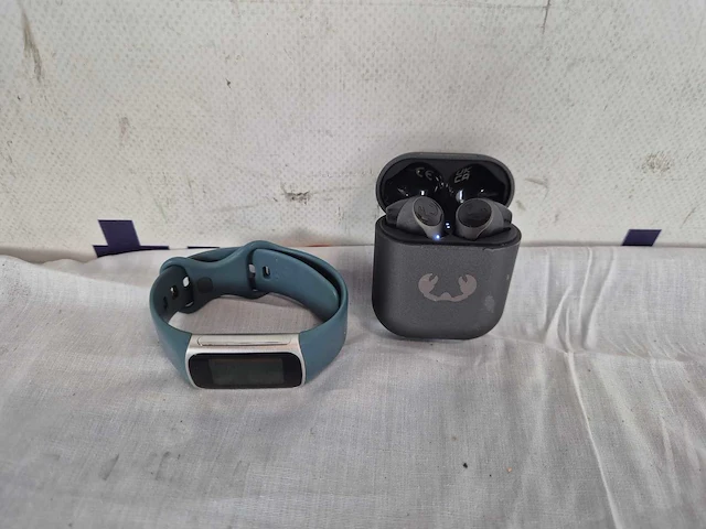 Fresh 'n rebel twins 3+ tip - true wireless in-ear headphones - storm grey + fitbit charge 5 - activity tracker - horloge met stappenteller - staalblauw - afbeelding 2 van  2
