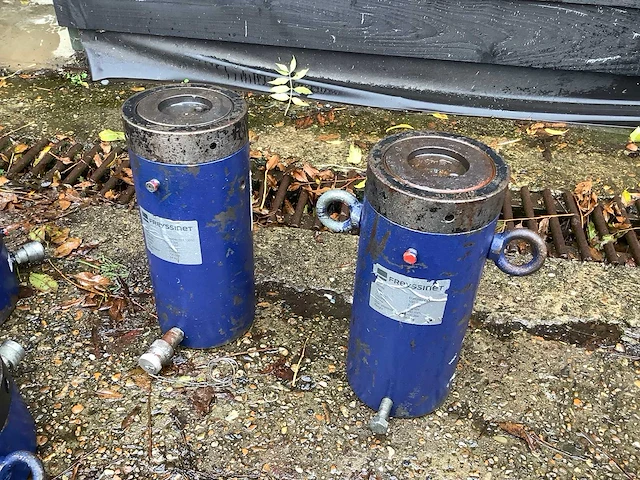 Freyssinet enarpac cll10010 hydraulische pers (2x) - afbeelding 1 van  3