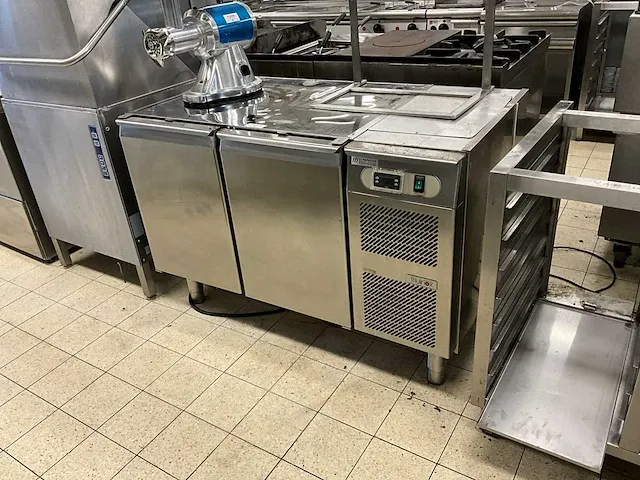 Friulinox tr2 gn planet koelwerkbank - afbeelding 1 van  7