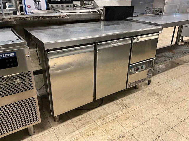 Friulinox tr37 silve koelwerkbank - afbeelding 1 van  8