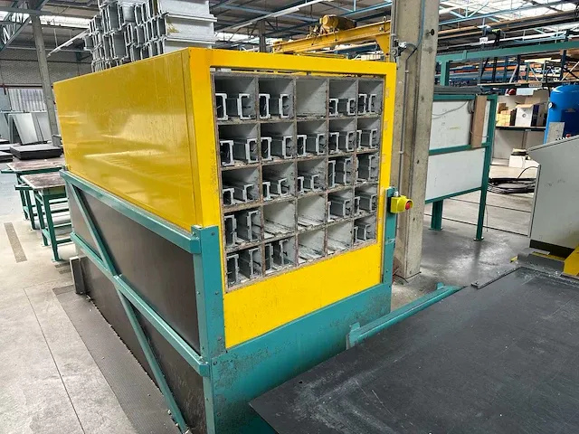 Friz / hansaflex / kontra - complete koelcel / vriescel panelen productielijn 1 - 2019 - afbeelding 10 van  29