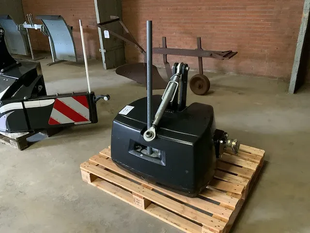 Frontgewicht “800 kg” - afbeelding 1 van  7