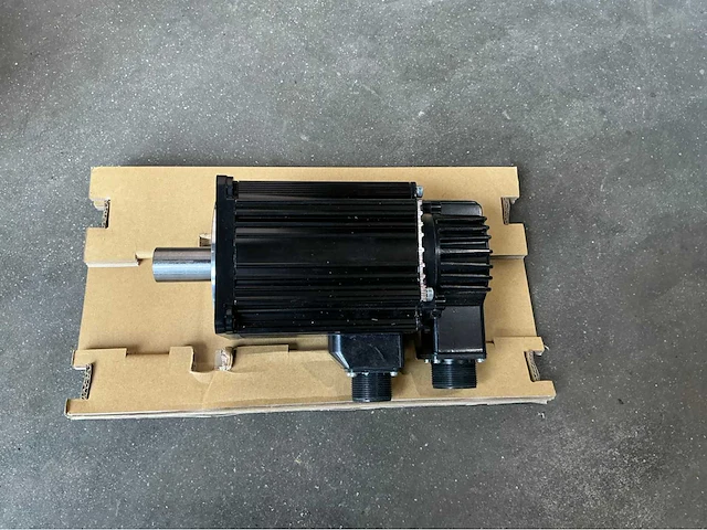 Fuji electric ac servo motor elektromotor (6x) - afbeelding 1 van  4