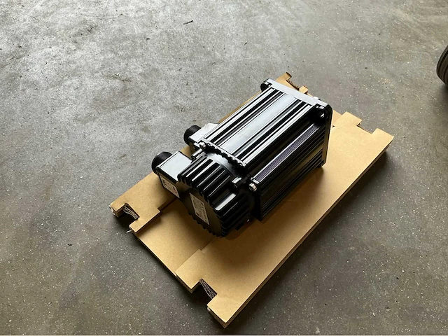 Fuji electric ac servo motor elektromotor (6x) - afbeelding 4 van  4