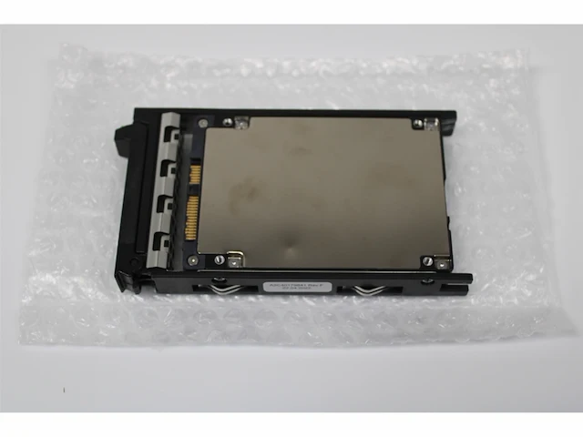 Fujitsu py-ss19nnh internal solid state drive 192 tb 2.5 sas tlc - afbeelding 2 van  2