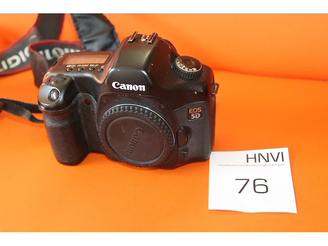 Full-frame spiegelreflexcamera canon eos 5d exclusief accu en lader. - afbeelding 1 van  2