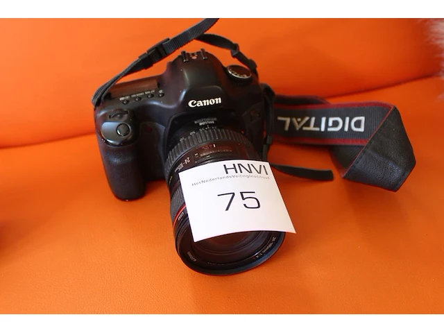 Full-frame spiegelreflexcamera canon eos 5d met een zoomlens canon ef 24-105 mm f/3.5-5.6 is stm exclusief... - afbeelding 1 van  2