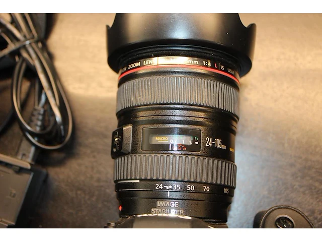 Full-frame spiegelreflexcamera canon eos 6d met een canon ef 24-105mm f/4l is usm lens met accu en lader in... - afbeelding 6 van  7