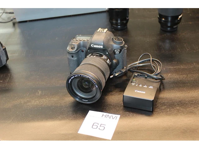 Full-frame spiegelreflexcamera canon eos 6d met een zoomlens canon ef 24-105 mm f/3.5-5.6 is stm met accu e... - afbeelding 1 van  5