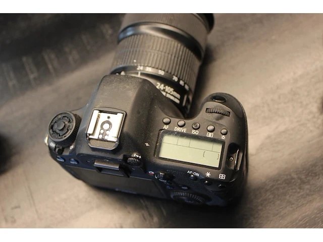 Full-frame spiegelreflexcamera canon eos 6d met een zoomlens canon ef 24-105 mm f/3.5-5.6 is stm met accu e... - afbeelding 3 van  5