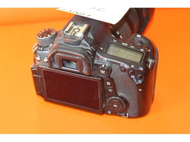 Full-frame spiegelreflexcamera canon eos 70d dslr met een zoomlens canon ef-s 24-105mm. met accu. - afbeelding 3 van  3