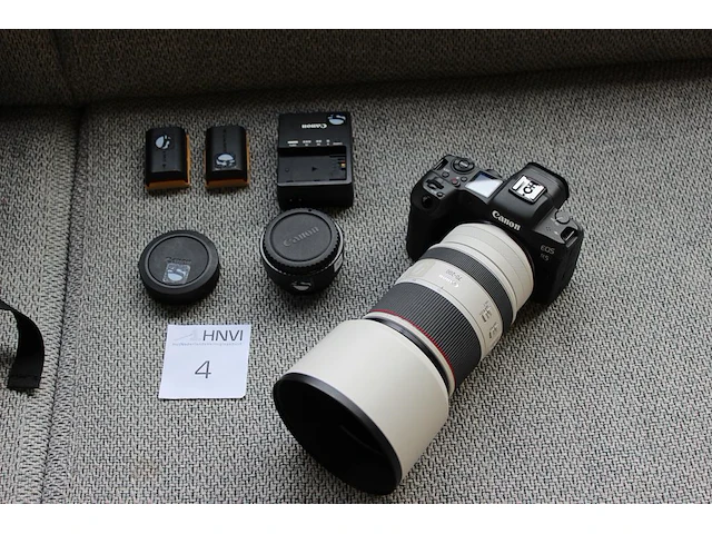 Full frame systeemcamera canon eos r5 voorzien van een canon lens rf 70-200mm f2.8 l is usm. drie accu's en... - afbeelding 1 van  6