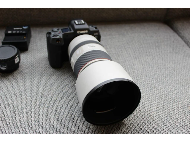 Full frame systeemcamera canon eos r5 voorzien van een canon lens rf 70-200mm f2.8 l is usm. drie accu's en... - afbeelding 2 van  6