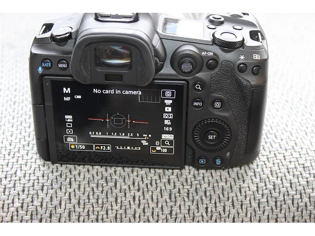 Full frame systeemcamera canon eos r5 voorzien van een canon lens rf 70-200mm f2.8 l is usm. drie accu's en... - afbeelding 3 van  6