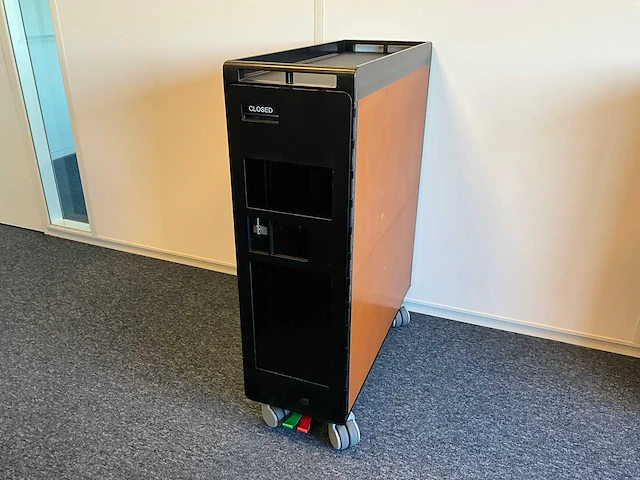 Full size vliegtuig trolley (10x) - afbeelding 1 van  10