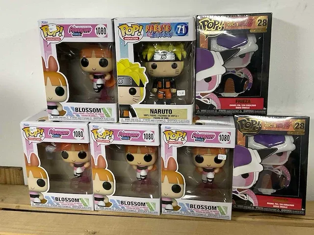 Funko pop! animatie vinyl figuur en pins (7x) - afbeelding 1 van  1