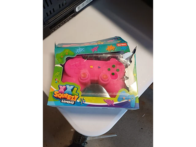 Game pad sqeeuze rood verpakking b keus - afbeelding 2 van  3