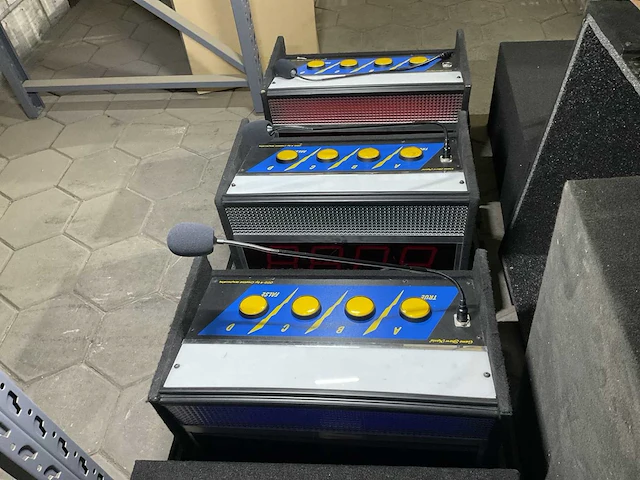 Game show mania gss-4 game show with mic and score display; in 3 boxes; - afbeelding 7 van  9
