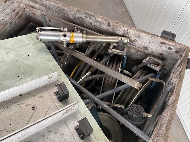 Garage inventaris olie haspels; oliebar; olievul pistolen - afbeelding 4 van  8