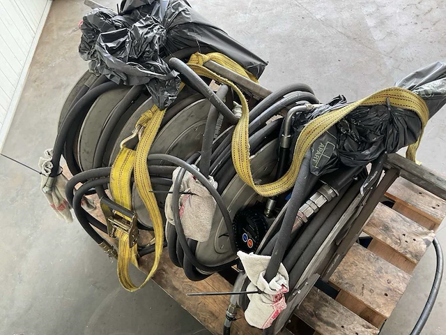 Garage inventaris olie haspels; oliebar; olievul pistolen - afbeelding 7 van  8