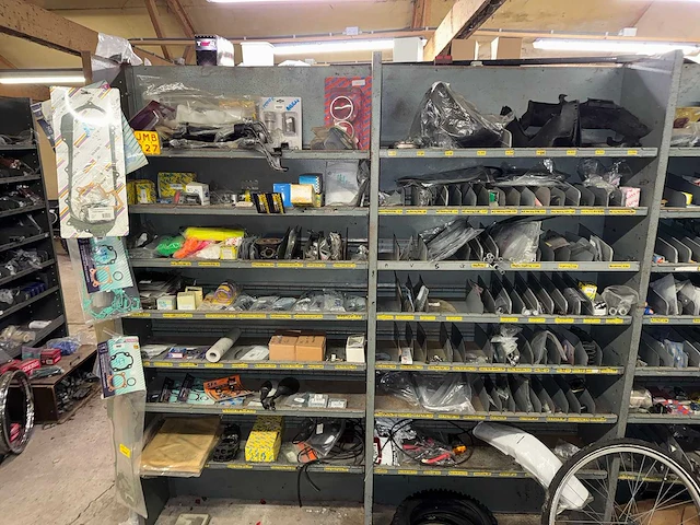 Garage magazijn voorraad & gereedschap - afbeelding 4 van  50