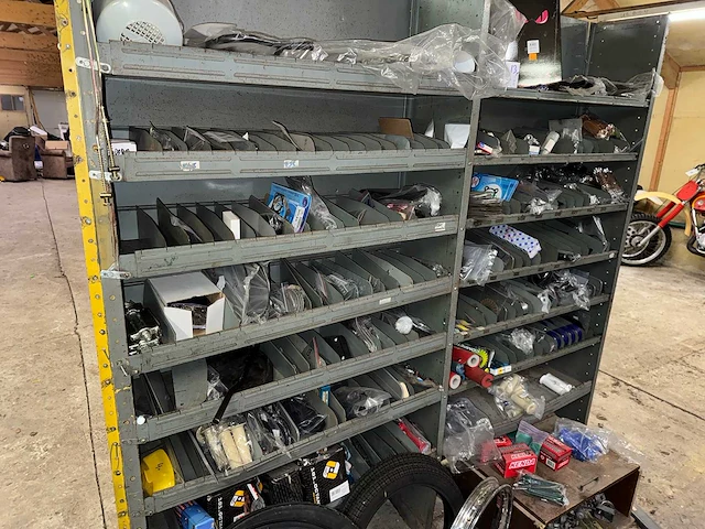 Garage magazijn voorraad & gereedschap - afbeelding 5 van  50