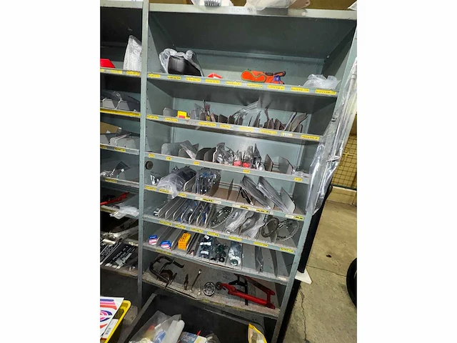 Garage magazijn voorraad & gereedschap - afbeelding 8 van  50
