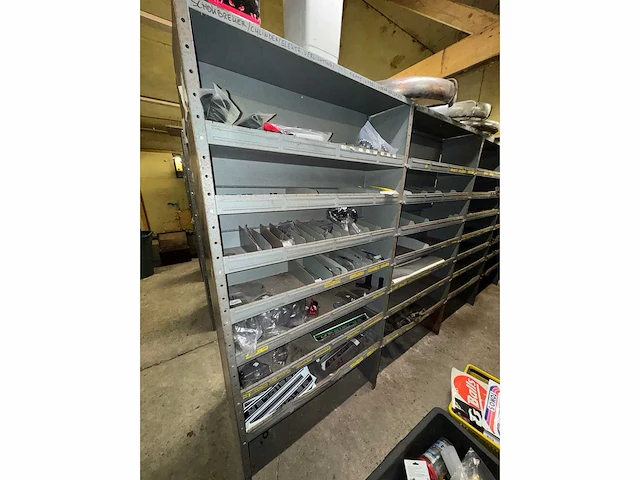 Garage magazijn voorraad & gereedschap - afbeelding 16 van  50