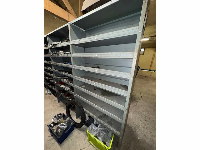 Garage magazijn voorraad & gereedschap - afbeelding 17 van  50
