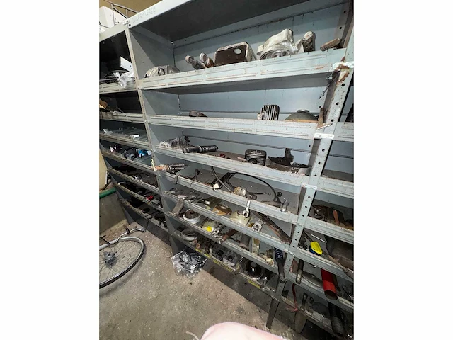 Garage magazijn voorraad & gereedschap - afbeelding 19 van  50