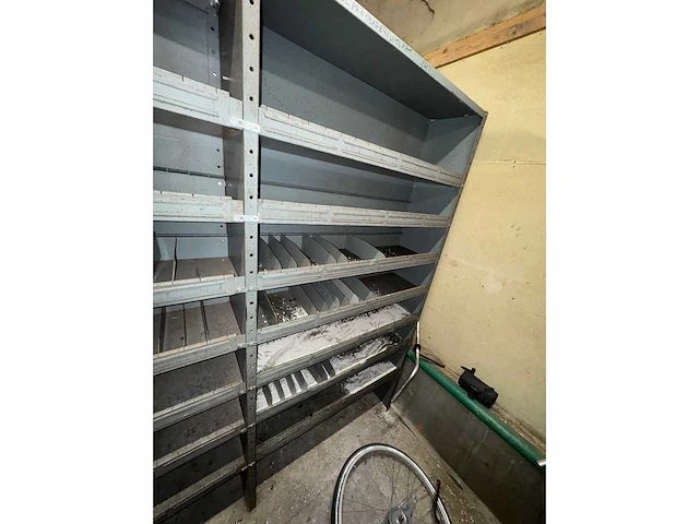 Garage magazijn voorraad & gereedschap - afbeelding 21 van  50