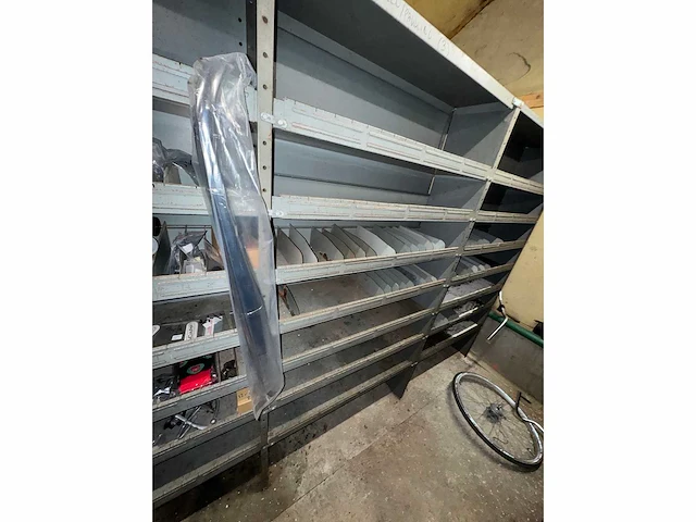 Garage magazijn voorraad & gereedschap - afbeelding 22 van  50