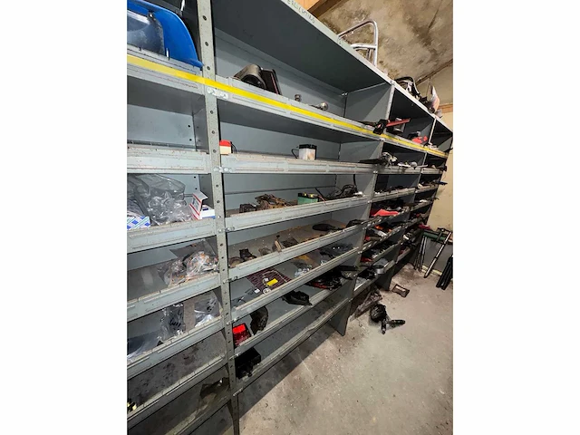Garage magazijn voorraad & gereedschap - afbeelding 32 van  50