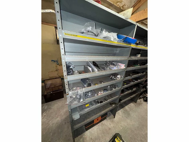 Garage magazijn voorraad & gereedschap - afbeelding 33 van  50