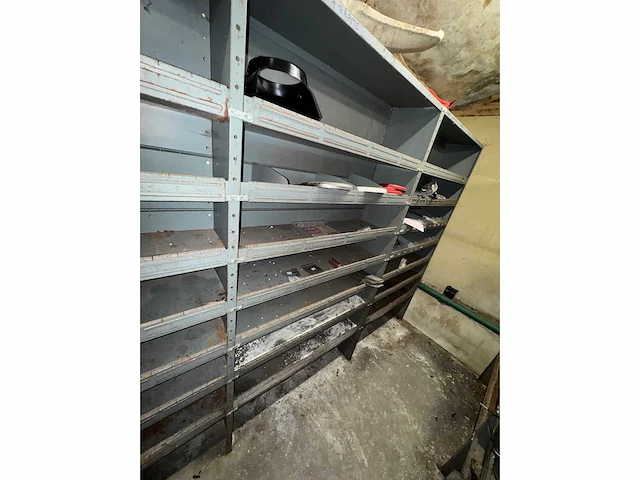 Garage magazijn voorraad & gereedschap - afbeelding 42 van  50
