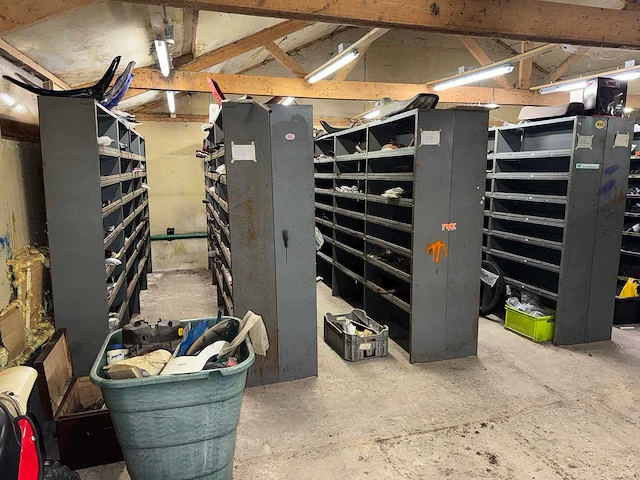 Garage magazijn voorraad & gereedschap - afbeelding 34 van  50