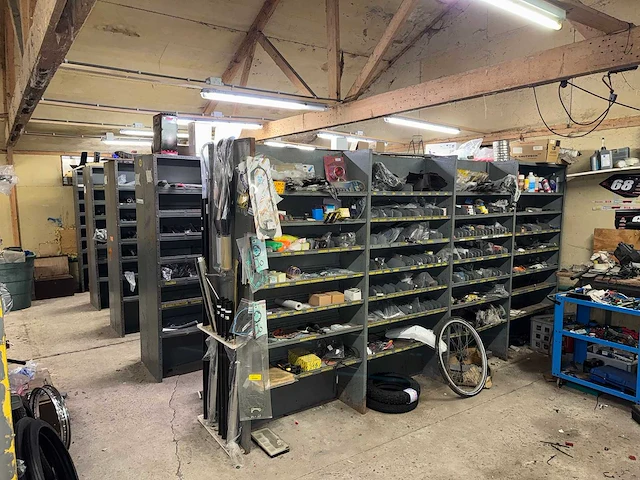 Garage magazijn voorraad & gereedschap - afbeelding 48 van  50