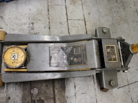 Garagekrik winntec y420250 met maximaal hefvermogen 2 ton. bouwjaar 2003. - afbeelding 3 van  3