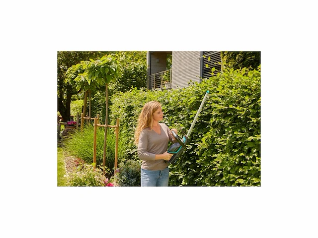 Gardena 18v heggenschaar comfortcut 50cm incl. accu + lader - afbeelding 3 van  6