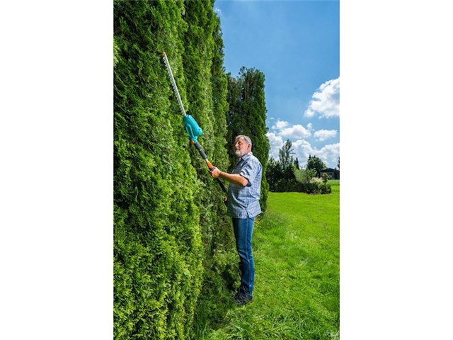 Gardena 18v heggenschaar telescopisch ths 42 cm incl. accu + lader - afbeelding 4 van  5