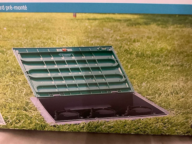 Gardena beregeningsventieldoos en bosch heggenschaar - afbeelding 2 van  7